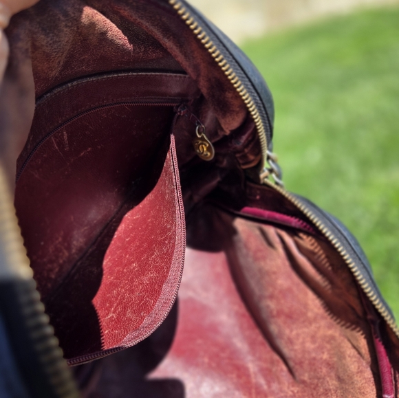 Vintage Chanel Black Quilted Lambskin Camera Bag Gold Chain - Picture 13 of 16